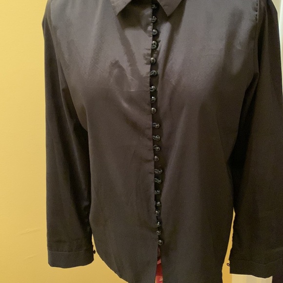 V collar Loop button dress down shirt - Picture 3 of 9
